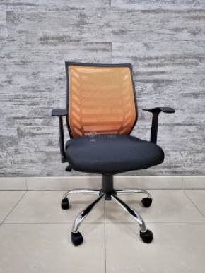 Кресло Barneo K-138 для персонала (черная ткань оранжевая сетка) в Асбесте - asbest.mebel-74.com | фото