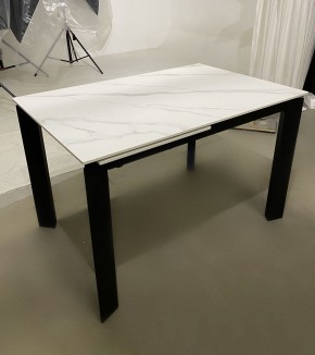 Стол CORNER 120 MATT WHITE MARBLE SOLID CERAMIC / BLACK, ®DISAUR в Асбесте - asbest.mebel-74.com | фото